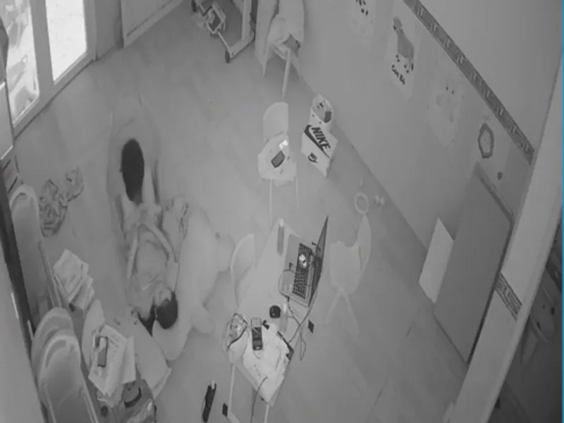 Lộ clip quan hệ cùng ghệ tại phòng khách