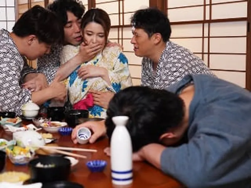 đưa bà xã đi suối nước nóng, anh xã không biết bà xã bị người khác làm tình sấp mặt