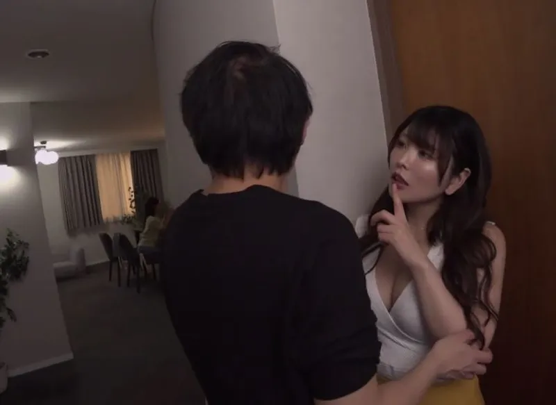 Mối địt bí mật với bạn thân của cô vợ ngay tại nhà